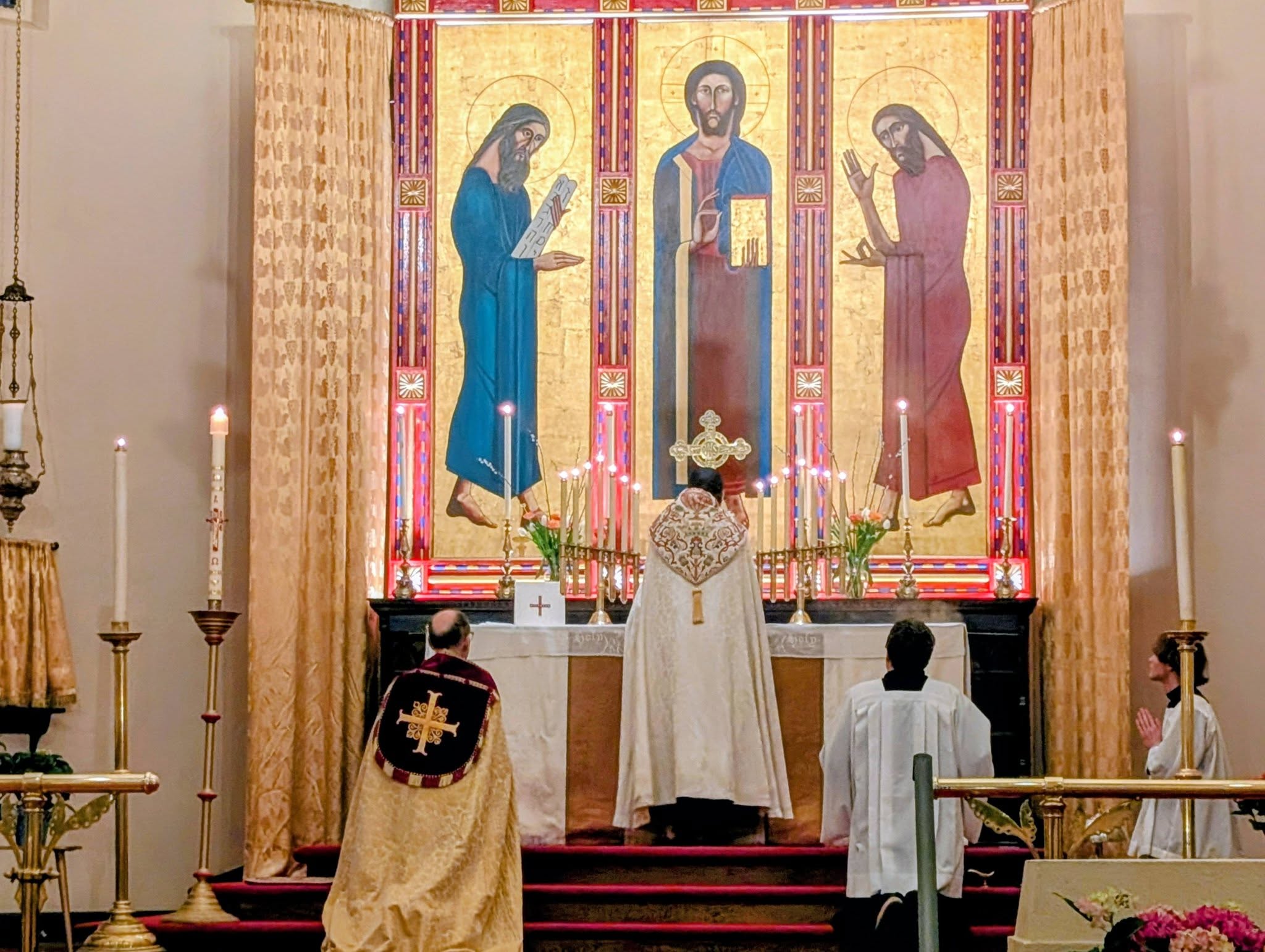 Eastertide Evensong and Benediction at the Church of St. Barnabas ...